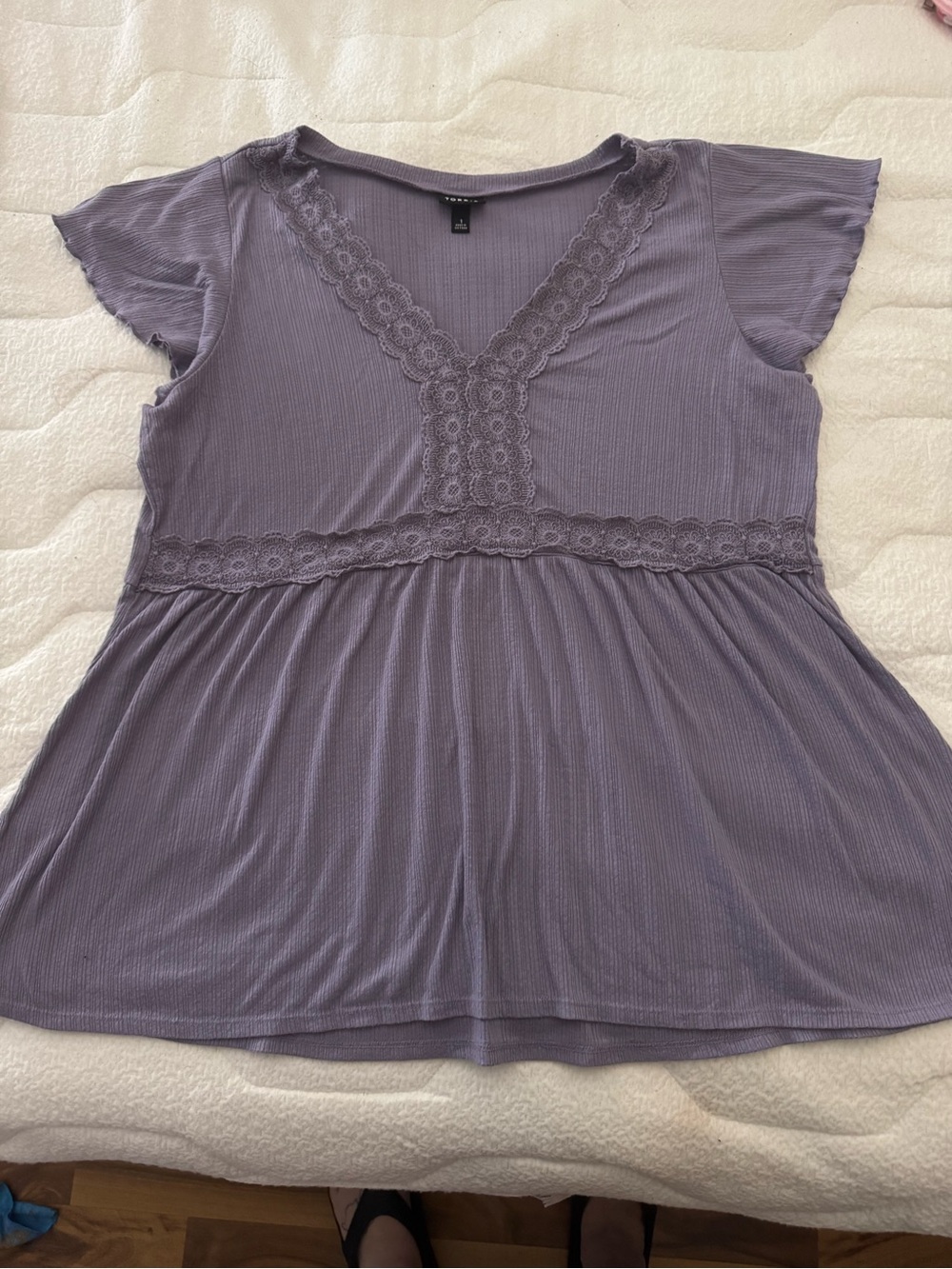 Torrid size 1. Lavender Lace-Trim V-Neck Women's Top